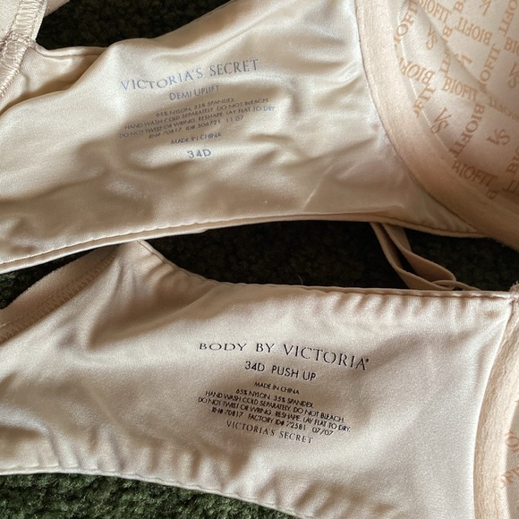 2 Victoria’s Secret Body by Victoria Demi uplift bras - Picture 4 of 10